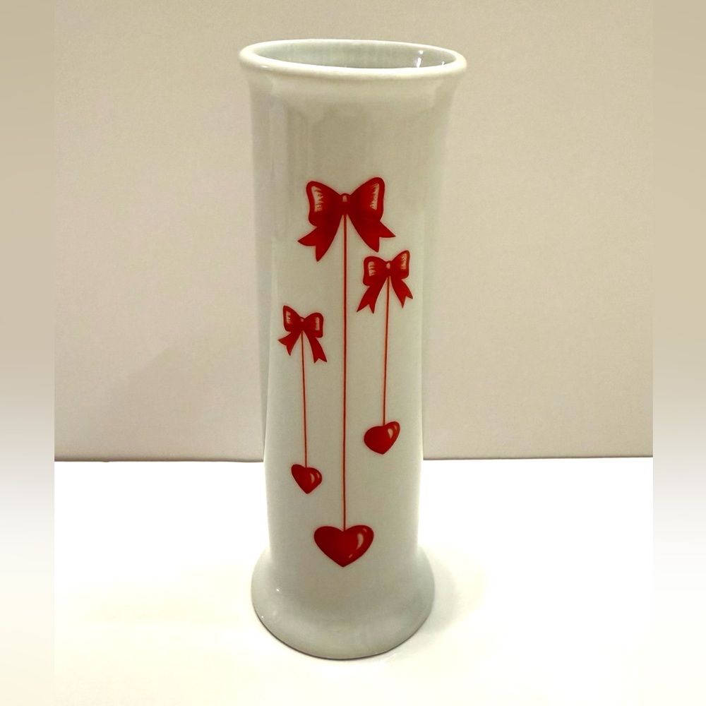 Vintage FTDA Ceramic Vase – Red Hearts & Bows – Made in Korea – 7”